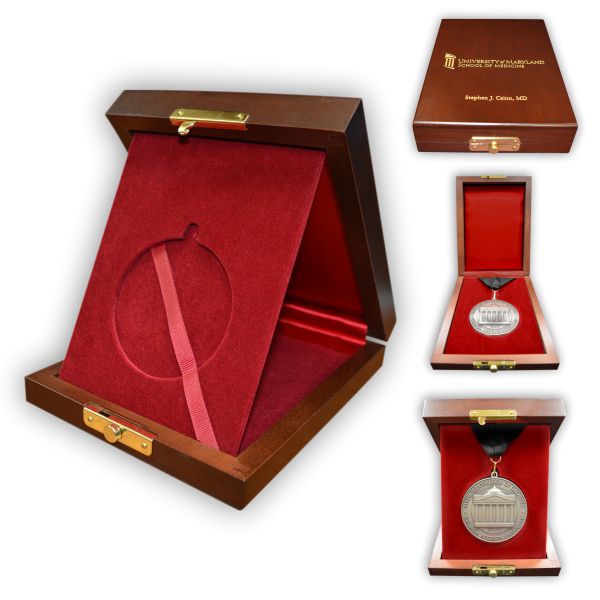 6"x8" Solid Cherry Medallion Display Case