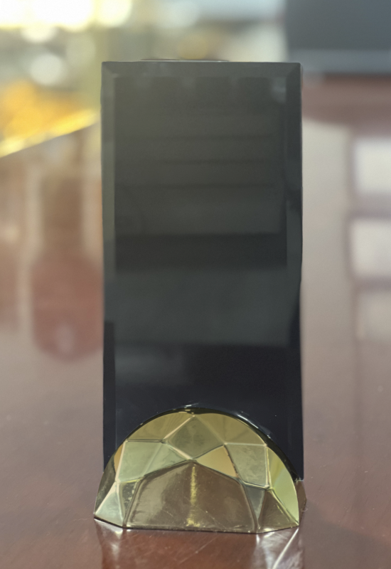 4X8 BLACK GLASS IN METAL BASE