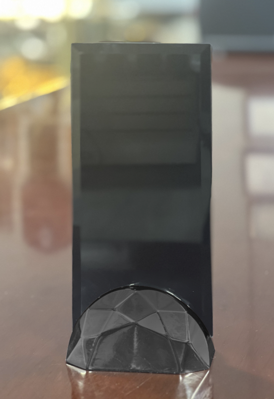 4X8 BLACK GLASS IN METAL BASE