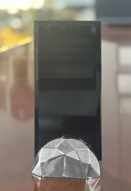 4X8 BLACK GLASS IN METAL BASE